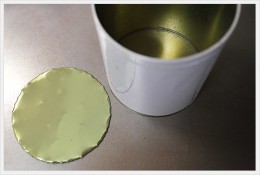 缶の底面を切り取り