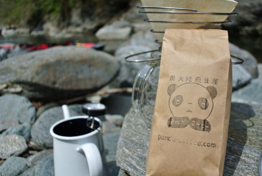 コーヒーアウトドア器具とぱんだコーヒー豆