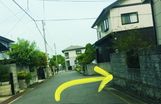 住宅地を入ります