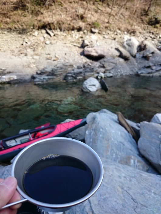 川コーヒーを味わう